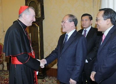 阮生雄主席会见教皇弗朗西斯一世和梵蒂冈国务卿伯多禄·帕罗林(总主教